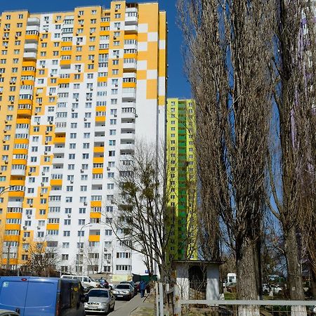 Комфортні Мині-Апартаменти Студіо На Юлії Здановської Kiev Esterno foto