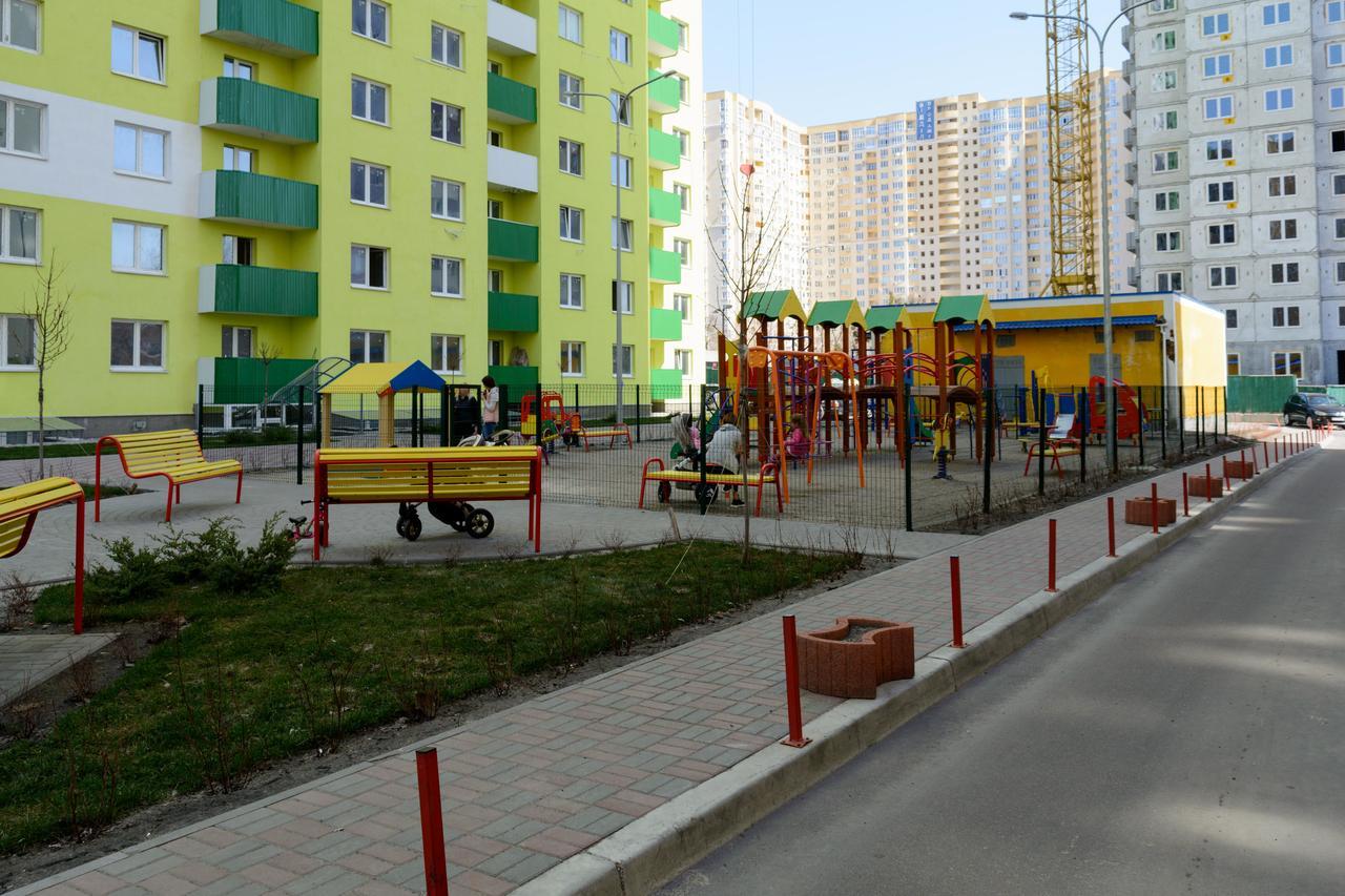 Комфортні Мині-Апартаменти Студіо На Юлії Здановської Kiev Esterno foto